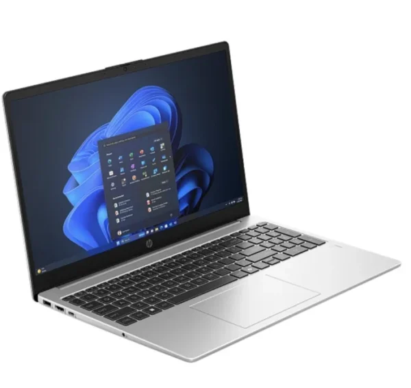 Portátil HP 250R G10 de 15,6 polegadas, vista diagonal direita com teclado.