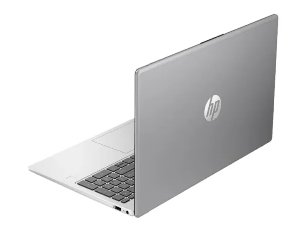 Tampa prateada do portátil HP 250R G10 com logótipo HP.